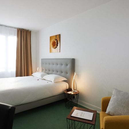 Hotel Le Beffroi ドルー エクステリア 写真
