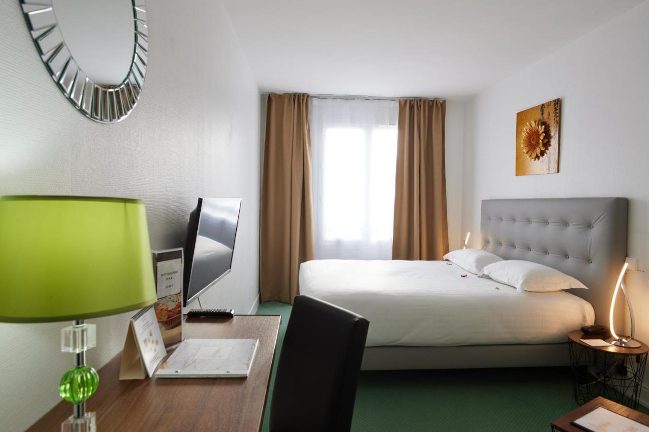 Hotel Le Beffroi ドルー エクステリア 写真