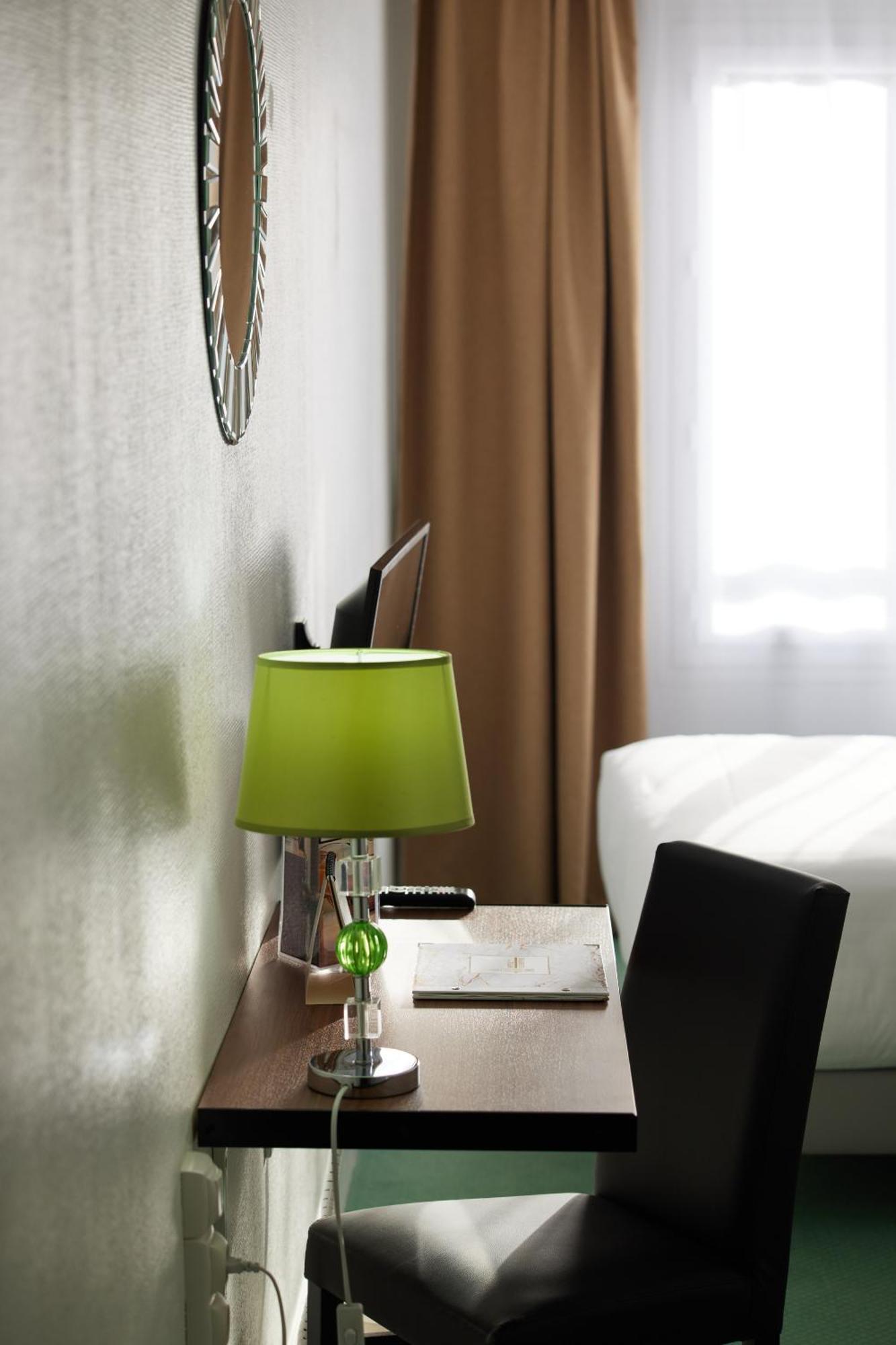 Hotel Le Beffroi ドルー エクステリア 写真