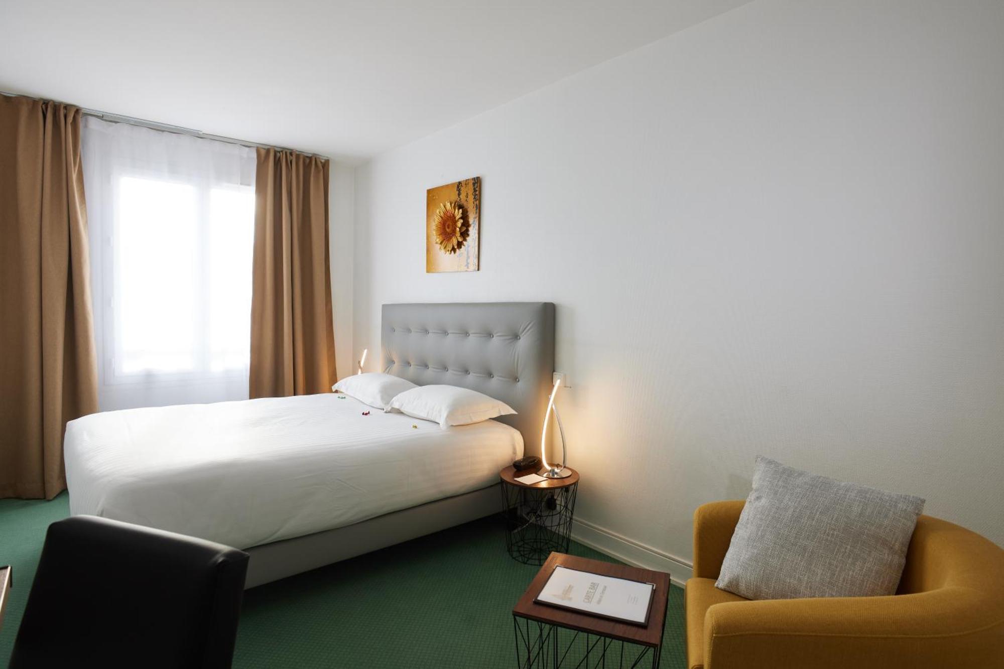 Hotel Le Beffroi ドルー エクステリア 写真