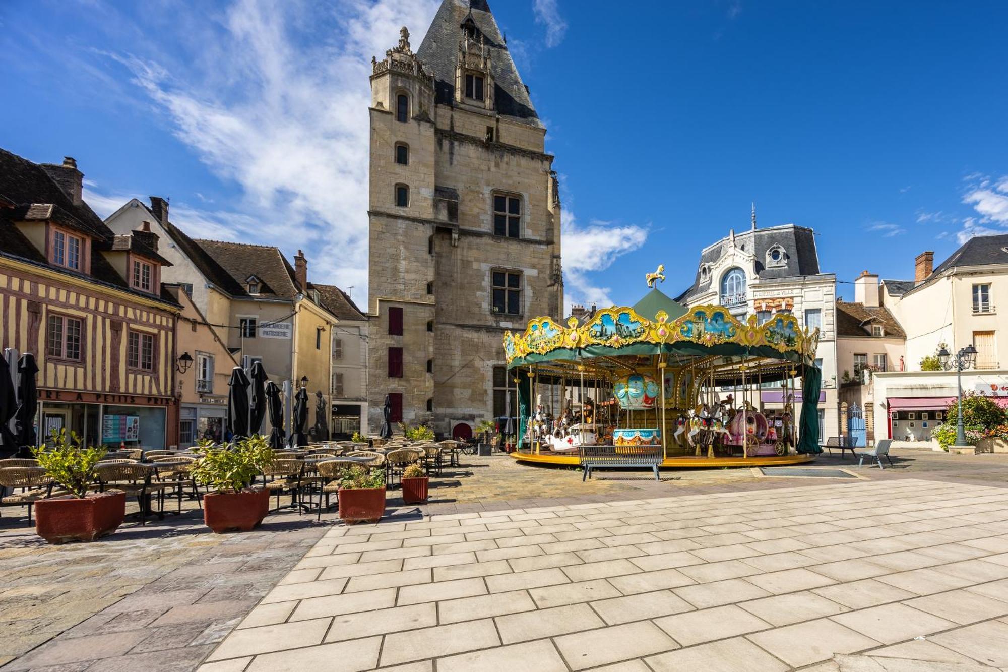 Hotel Le Beffroi ドルー エクステリア 写真