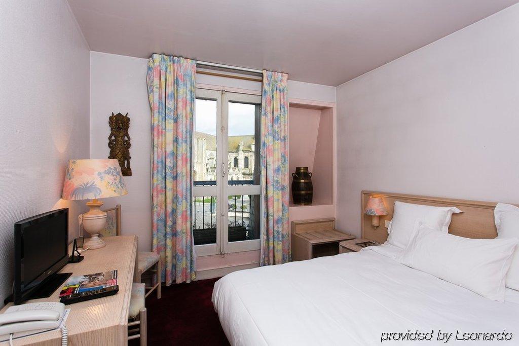 Hotel Le Beffroi ドルー エクステリア 写真
