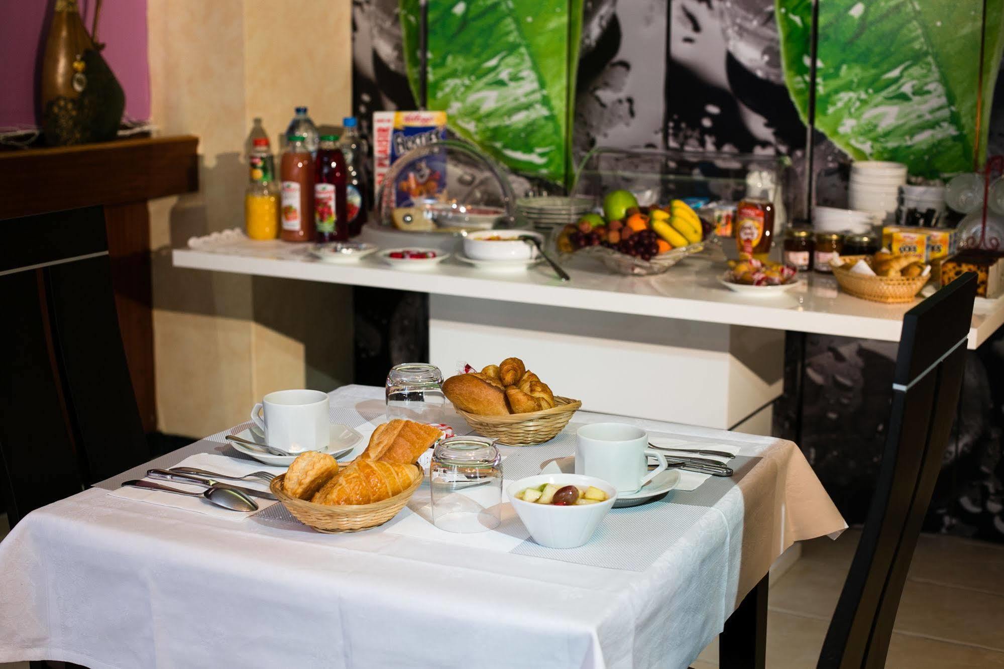 Hotel Le Beffroi ドルー エクステリア 写真